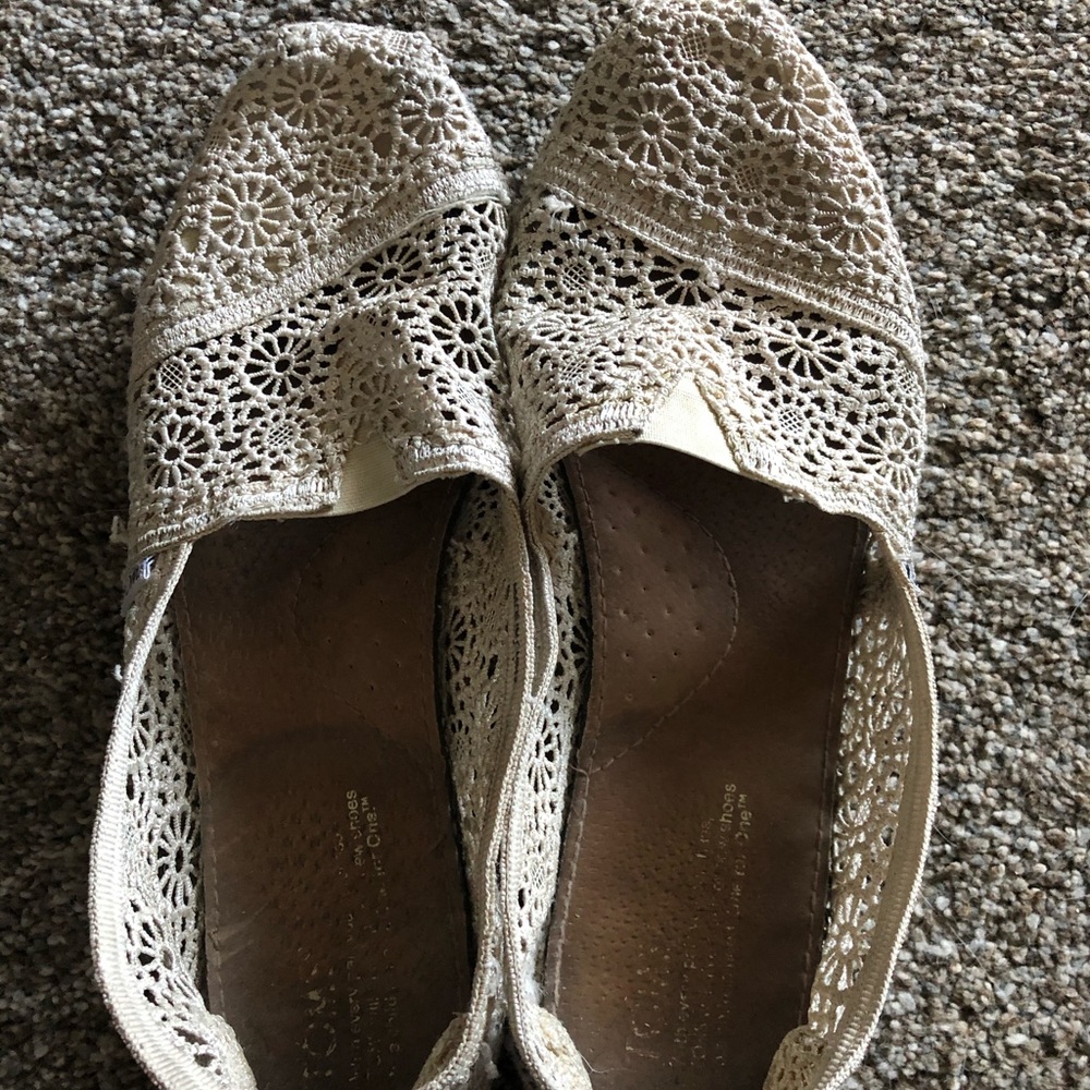 Cream Lace Toms